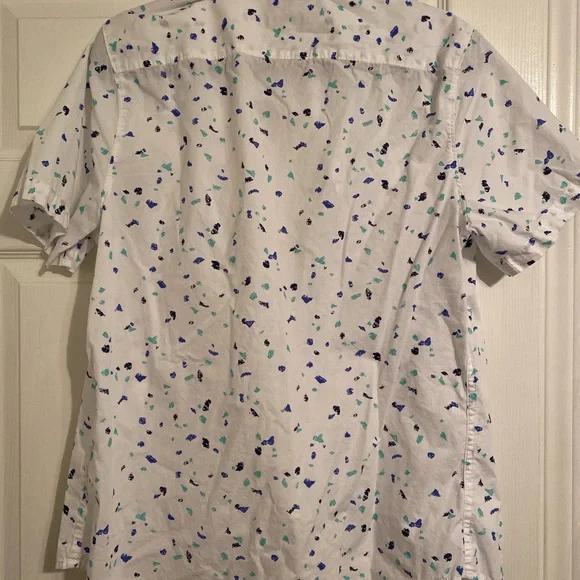 Button down - Picture 3 of 3